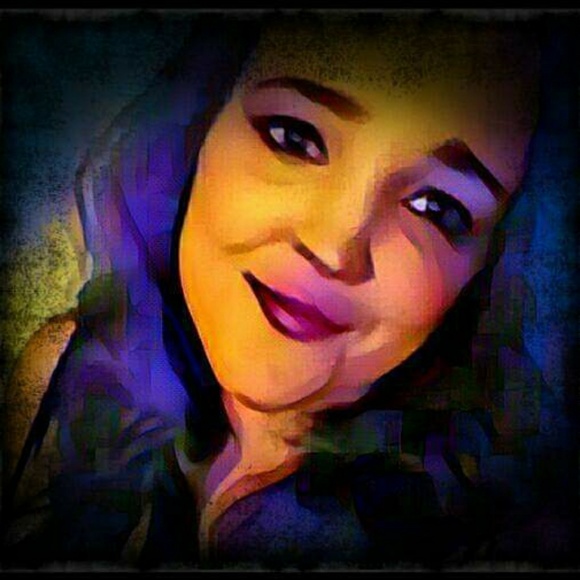 Meet your Posher, Laura - Picture 1 of 1